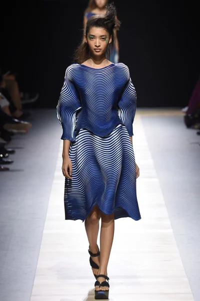 Look 35